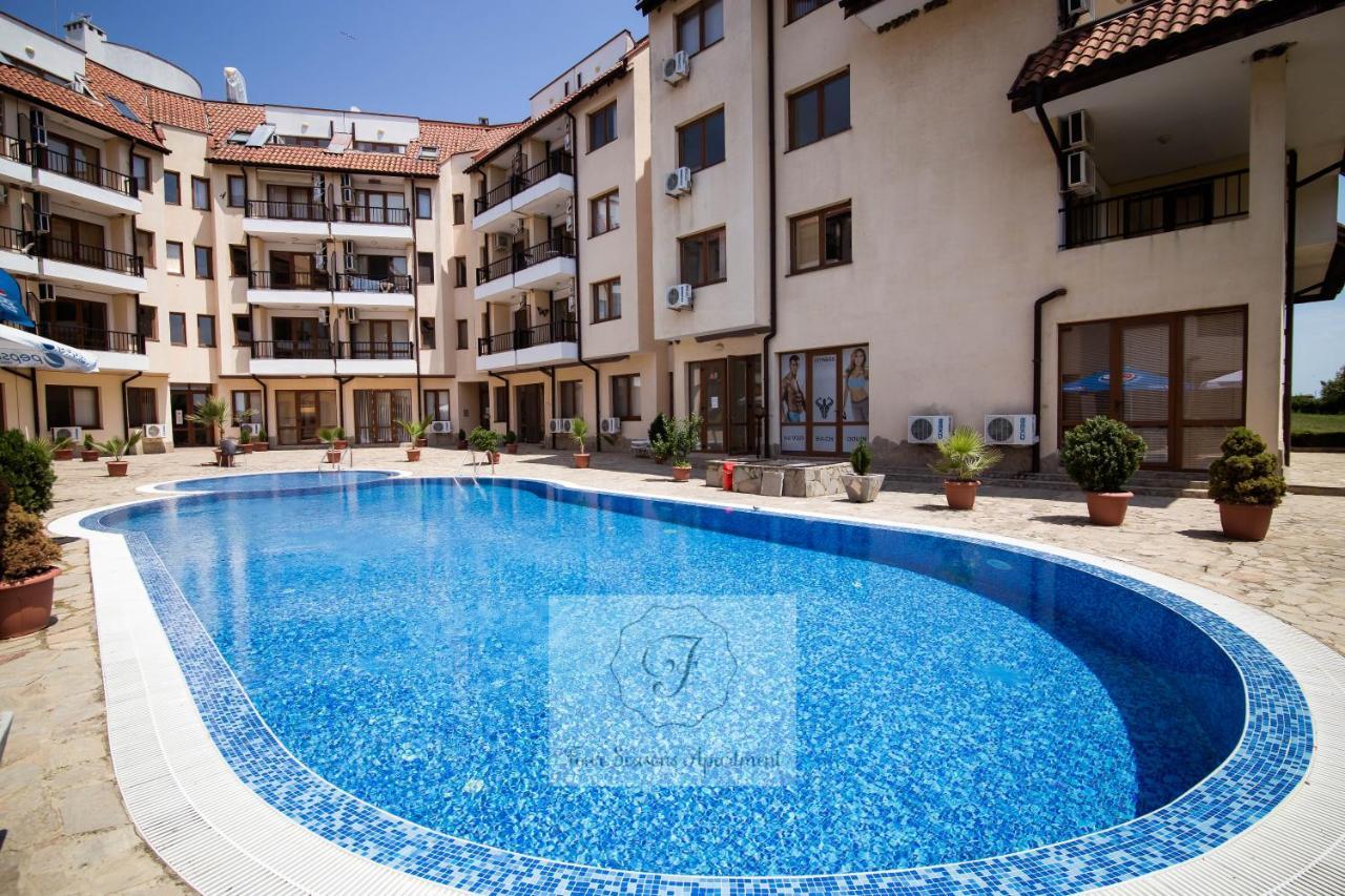 Four Seasons Apartment - Oasis Beach Resort Bliznatsi Eksteriør bilde